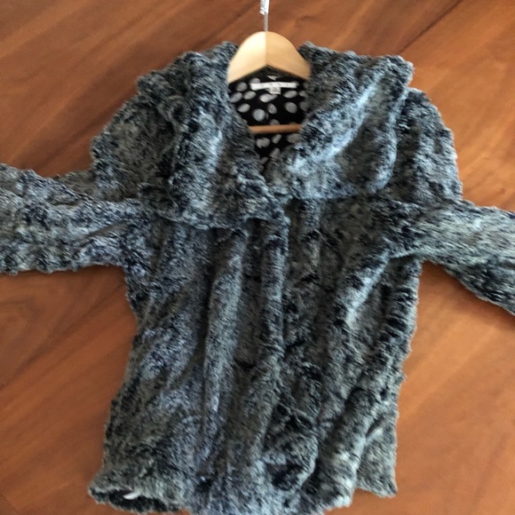 Faux fur luxurious cropped jacket - CAbi - Picture 5 of 6